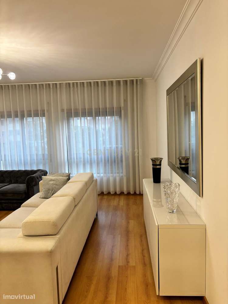 Apartamento Luxuoso com Vista Panorâmica em Montijo-3