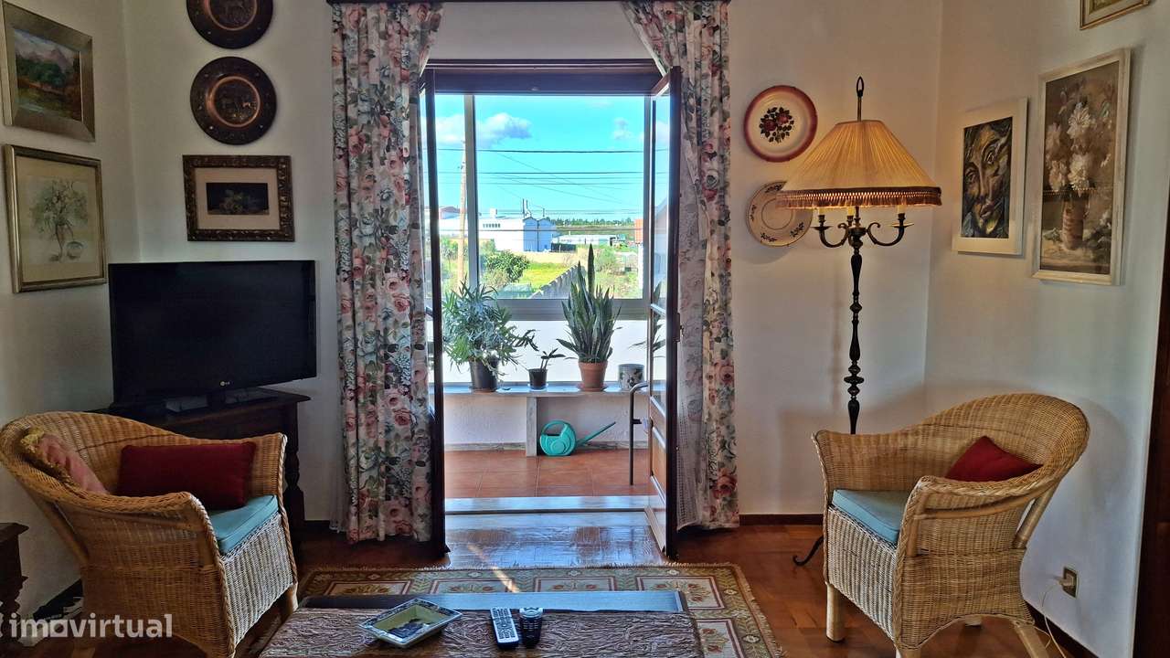 Magnífica propriedade constituída por moradia bi-familiar e armazém.-29