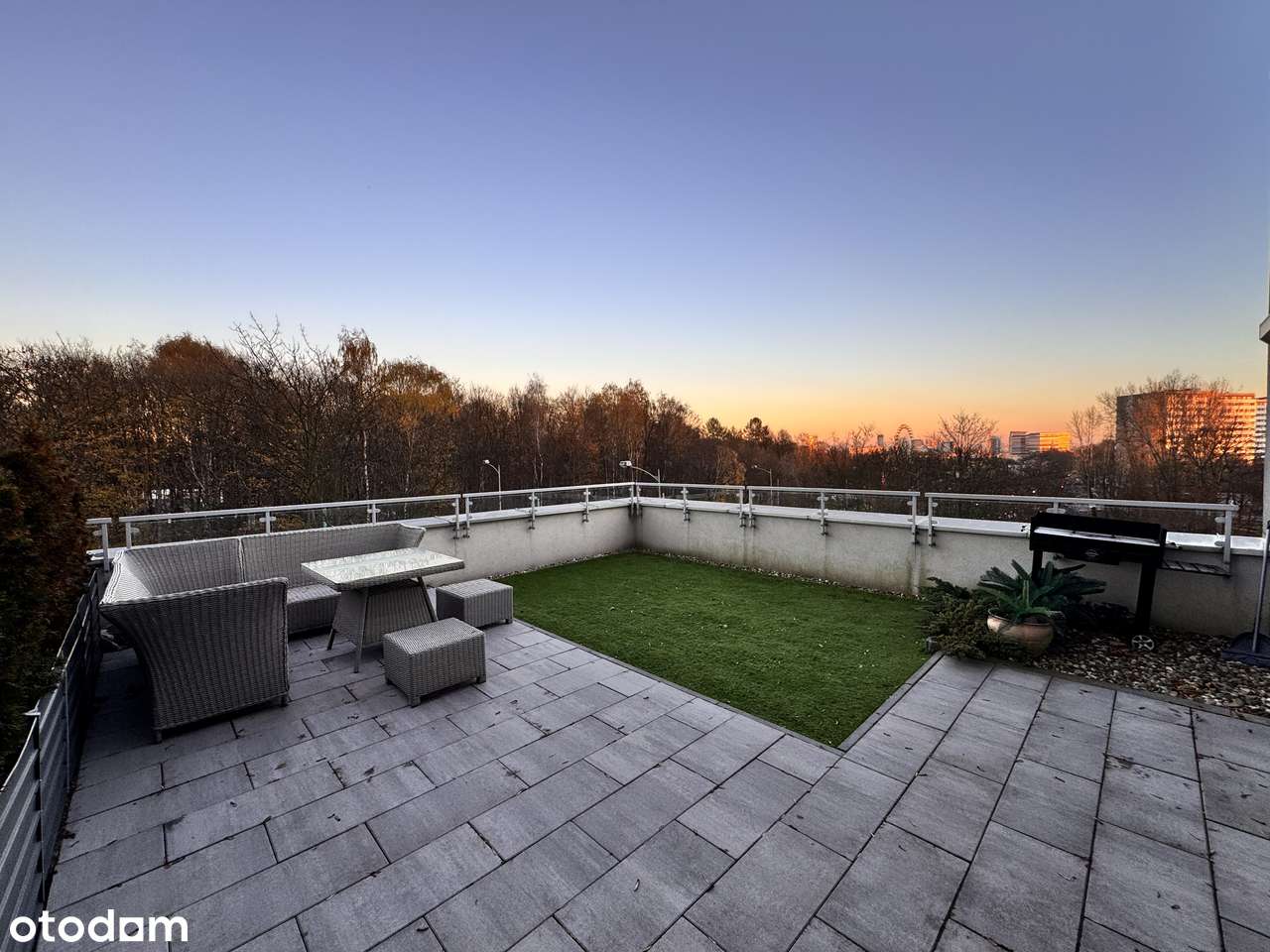 Wspaniałe mieszkanie na popularnych 4 Wieżach! Do wejścia! Idealne!-12