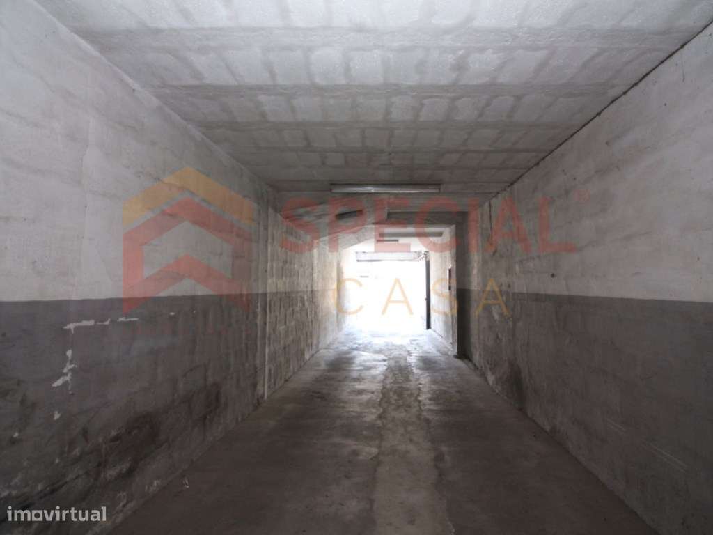 Moradia + Armazém no Centro de Avintes-22