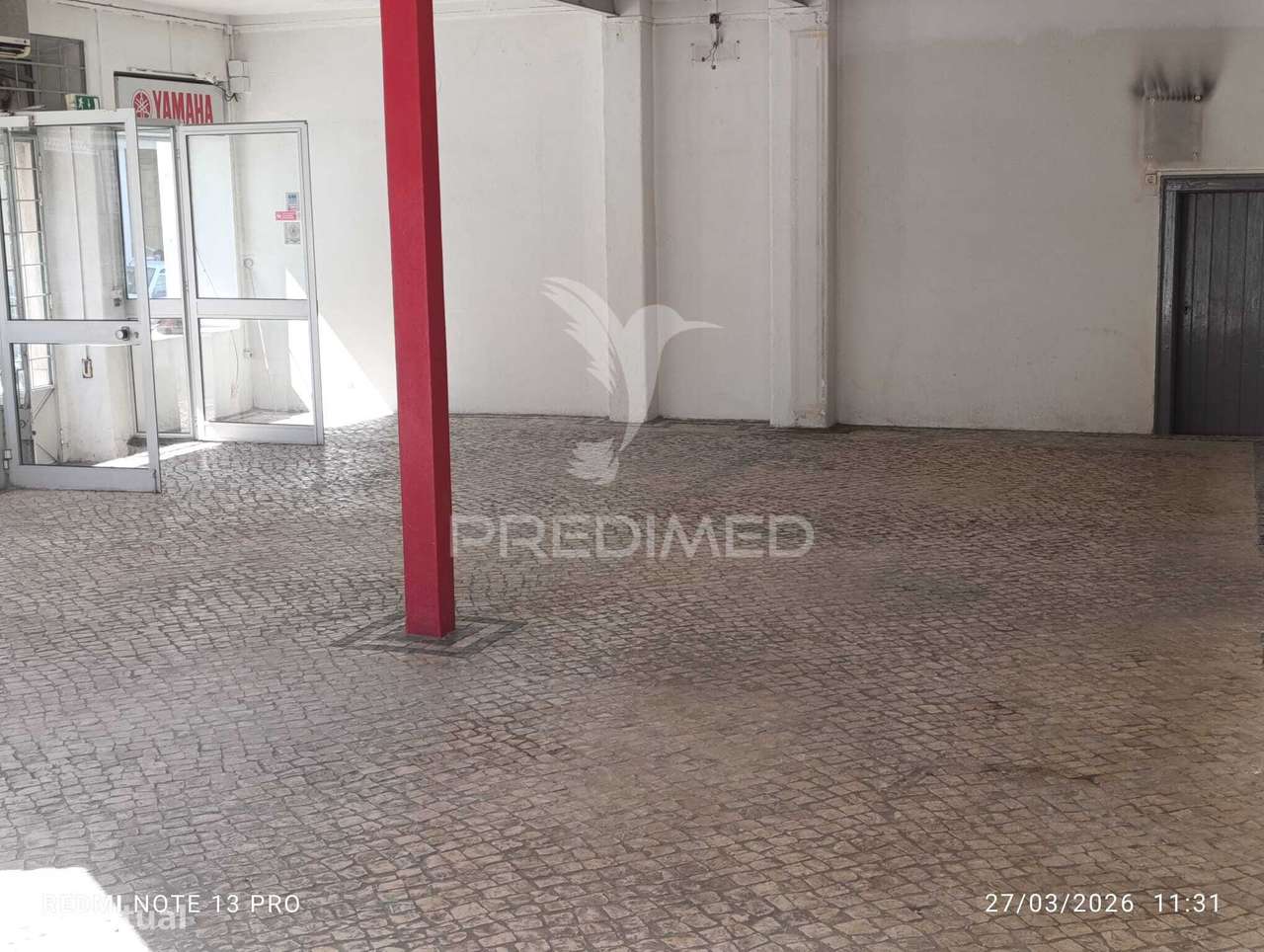 LOJA PARA ARRENDAMENTO de 144m2 ( Num cruzamento c./ 4 montras ) »... - Grande imagem: 4/5