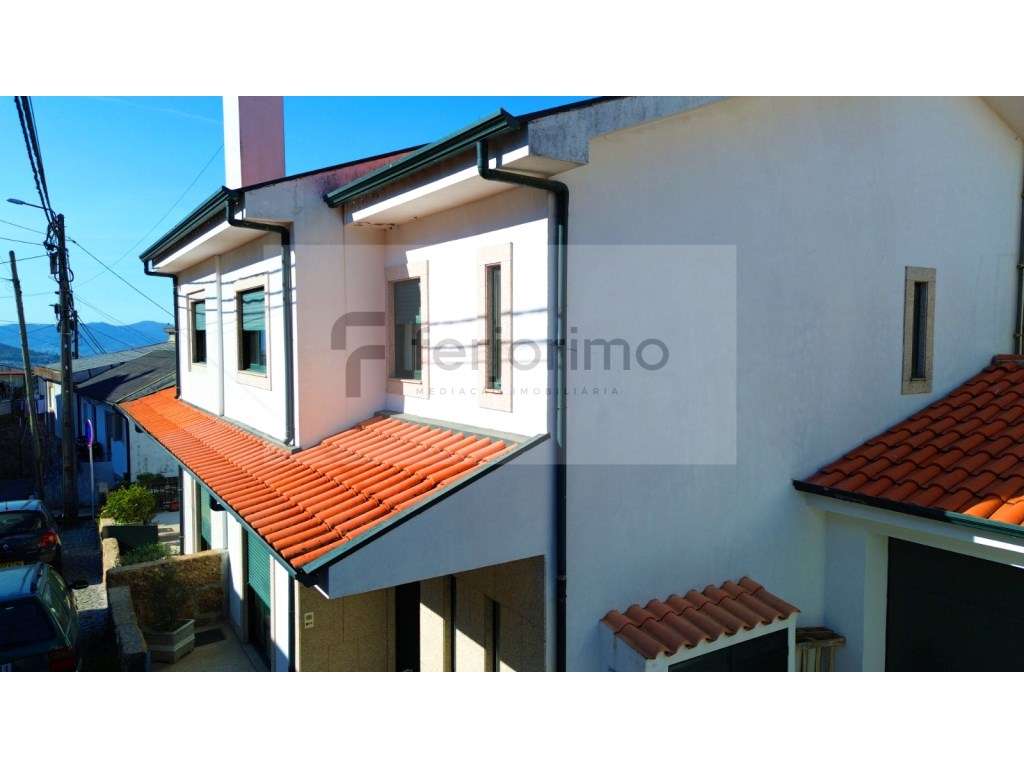 Moradia Geminada T3 com Vista Deslumbrante sobre Guimarães-59