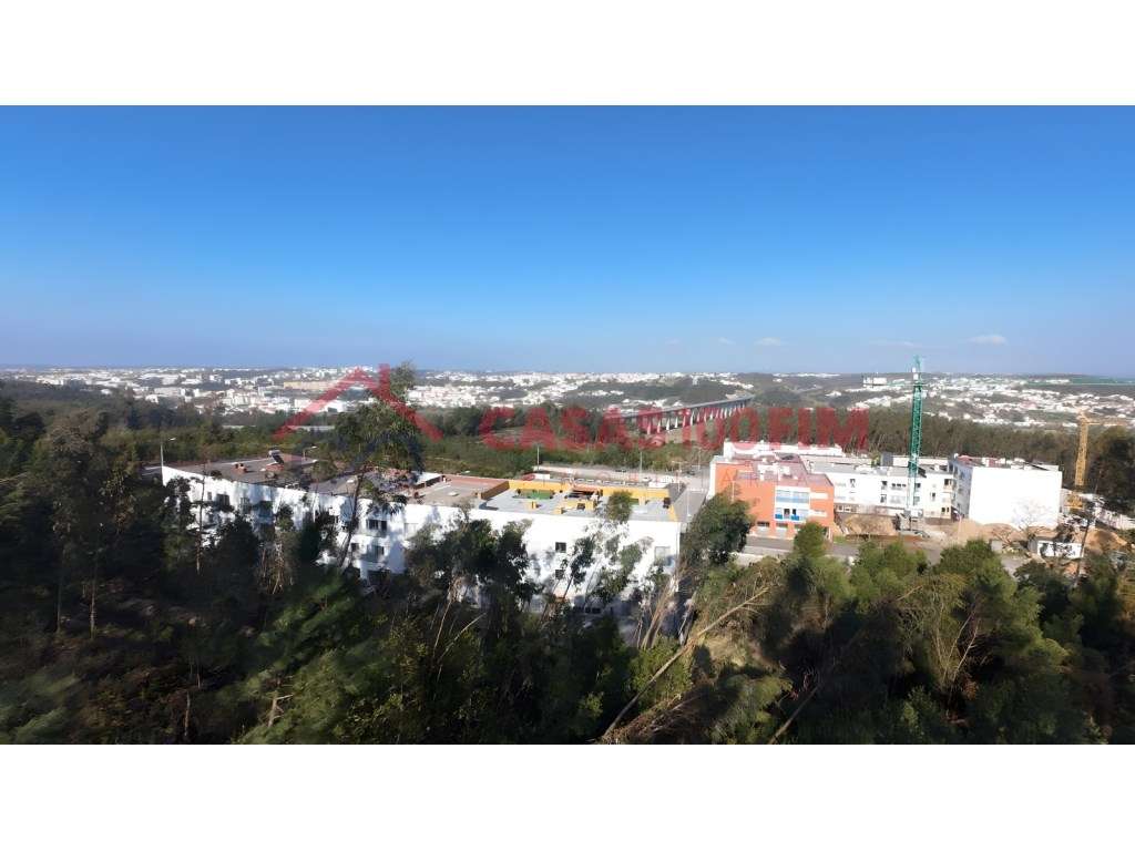 Lote para Construção de Moradia com 3 Pisos e Vistas Desafogadas-7