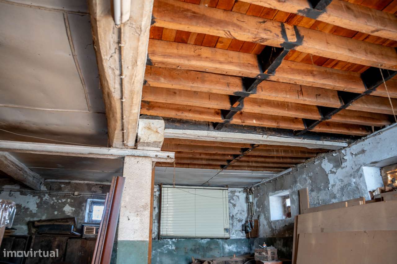 Imóvel com carácter e muito potencial de valorização.-48