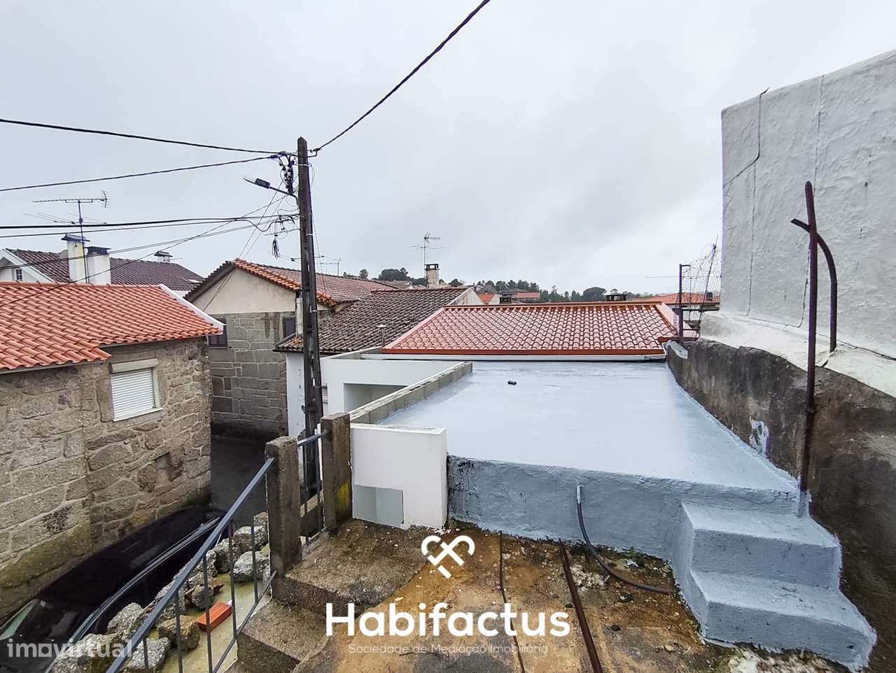 Moradia T2 reconstruída em Viseu - Grande imagem: 5/23