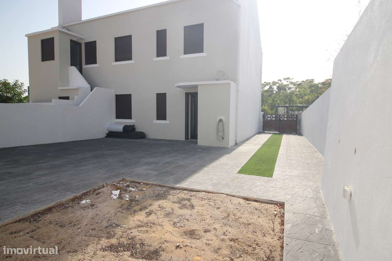 Rc de moradia com Quintal e estacionamento no Seixal-39