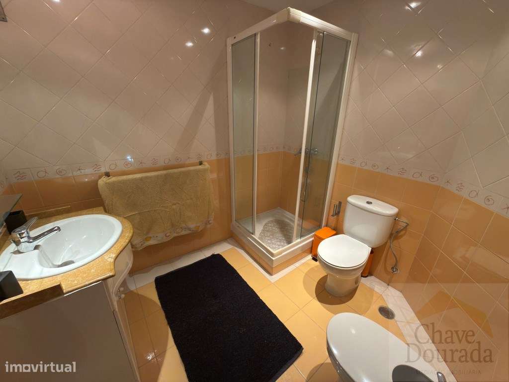 Apartamento T1+2 com garagem, em Santa Clara-20
