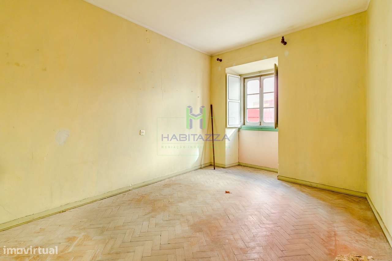 Prédio no Centro histórico de Lagos composto por 2 Apartamentos T3 e 1-19