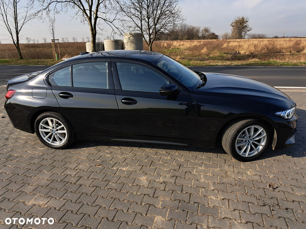 BMW Seria 3 330i xDrive - 11