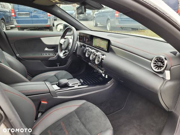 Mercedes-Benz CLA 200 AMG Line 7G-DCT - 36