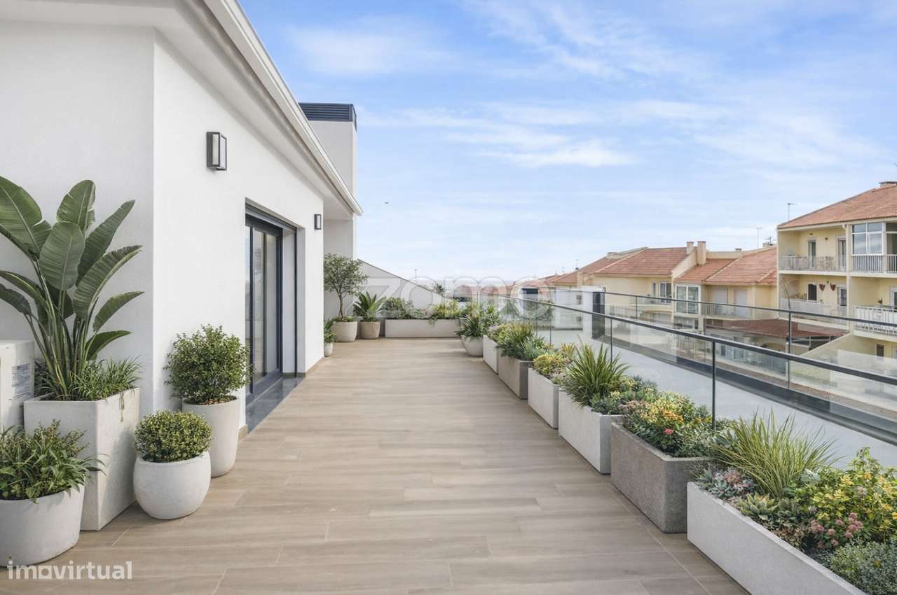 Cobertura T3 Com Terraco Na Praia Da Parede Cascais