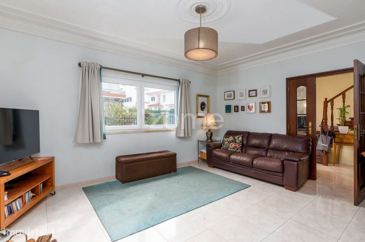 Moradia T4 isolada inserida num lote de 411 m², Parede - Murtal - Grande imagem: 5/39