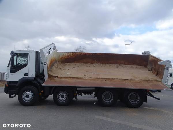 Iveco TRAKKER 410 / 8X4 / 2 STRONNA WYWROTKA / HYDROBURTA / AUTOMAT / 17 TON ŁADOWNOŚCI / 2008 rok - 13