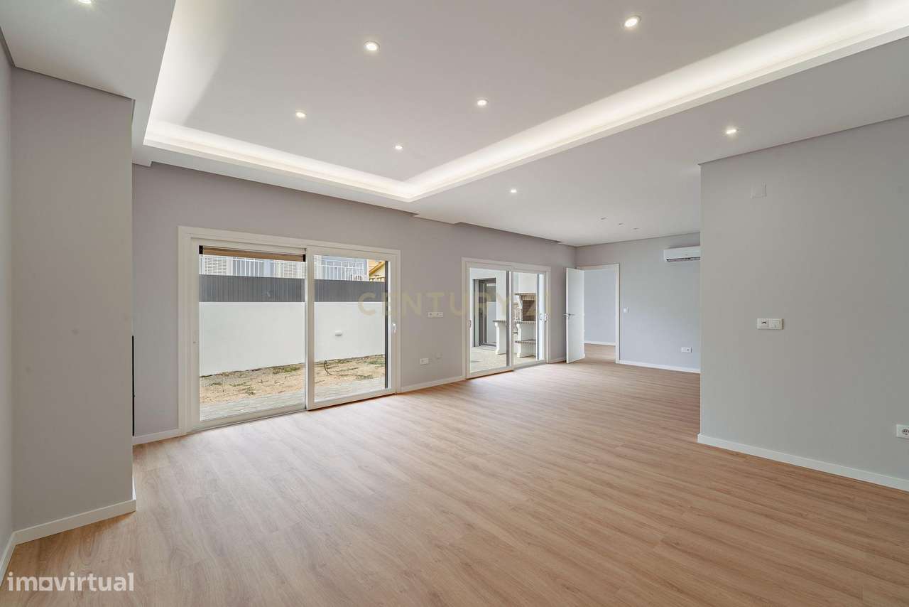 Moradia Nova térrea T3+1 em Fernão Ferro, Seixal-8