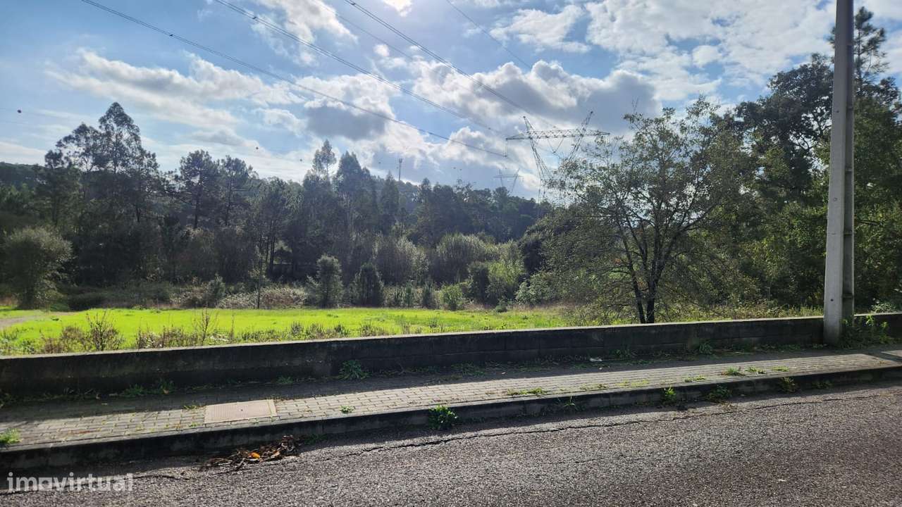 Extenso terreno, em Pernelhas, Parceiros - Leiria - Grande imagem: 4/8