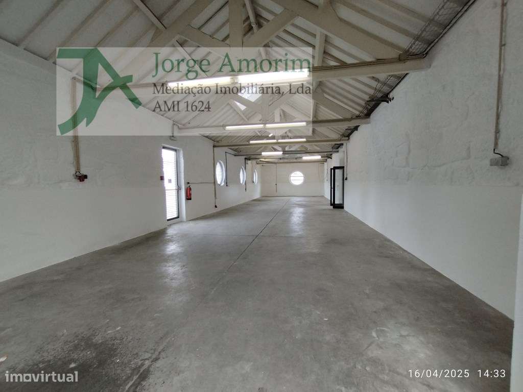 Armazém industrial com 1400 m2. Frente para A.E - A43 Porto - Gondo...-16