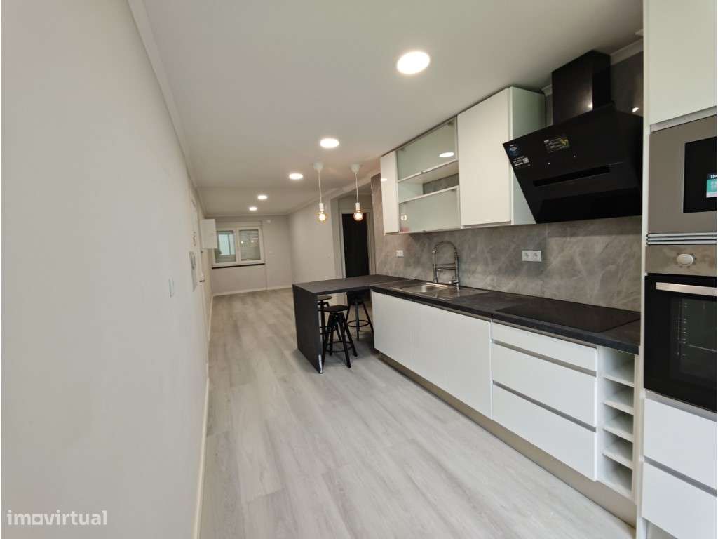 Oportunidade em Benfica! Apartamento T2 Remodelado pronto a habitar...-0