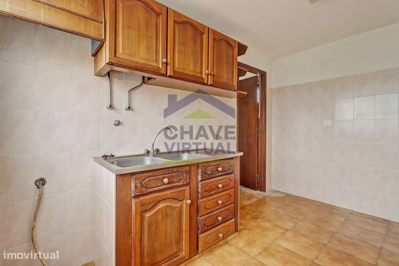 Moradia V3 com Terreno Urbano e Garagem - Seixal, Lourinhã-44