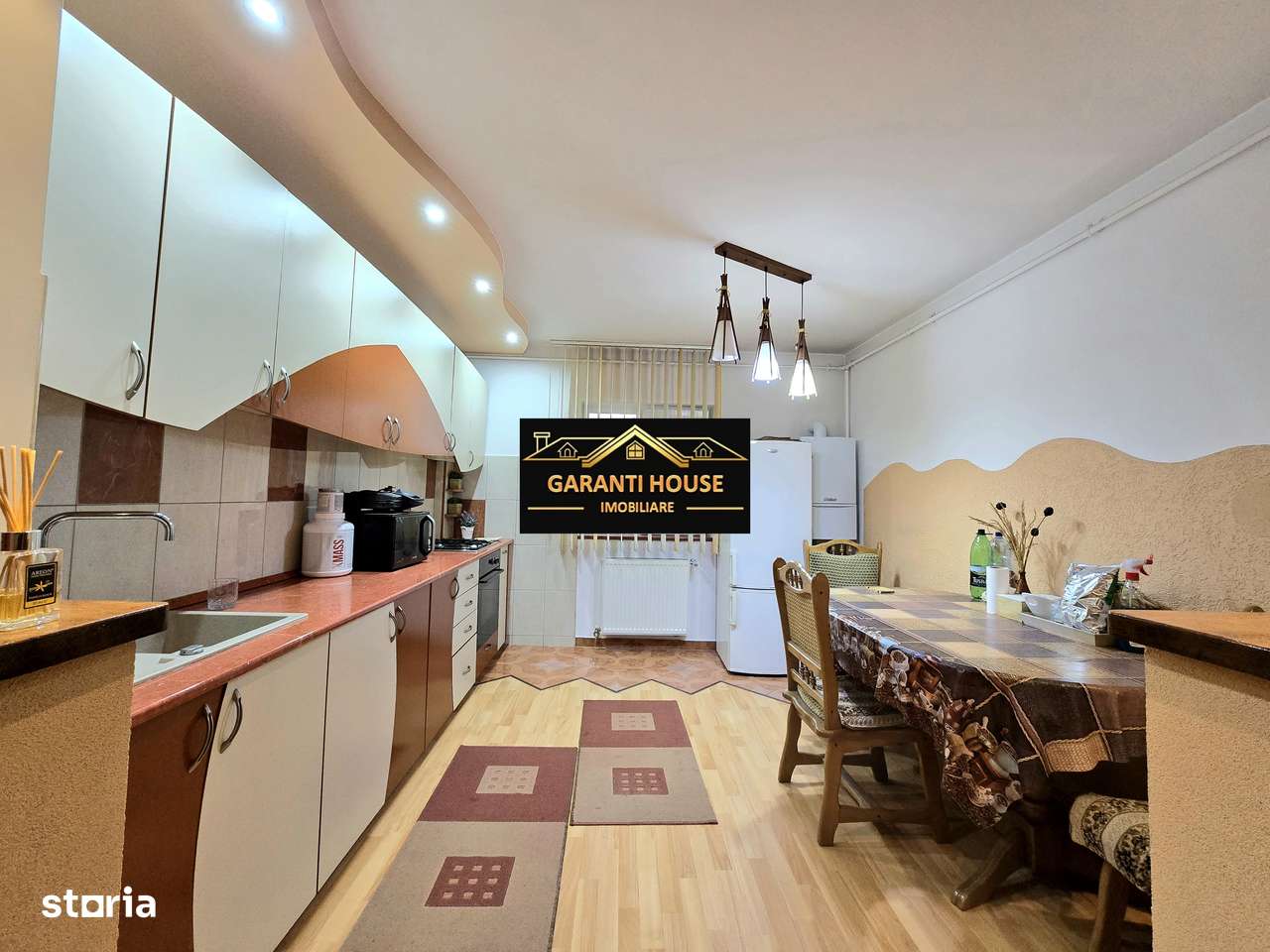 Zona Europa, apartament cu 3 camere, garaj, boxa subsol, 105 000€ neg. - Imagine principală: 2/8