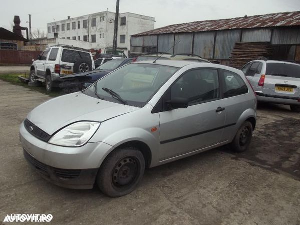 Dezmembrez Ford Fiesta 1.4tdci gri 3 usi euro 3 si euro 4 neagra - 1