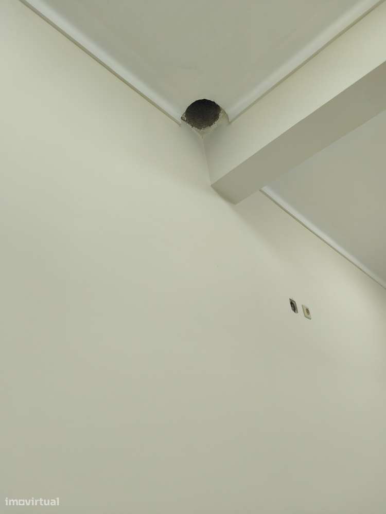 Loja no Casal do Cotão, Bem Conservada, Saída de fumos, 2 WCs, Montra.-11