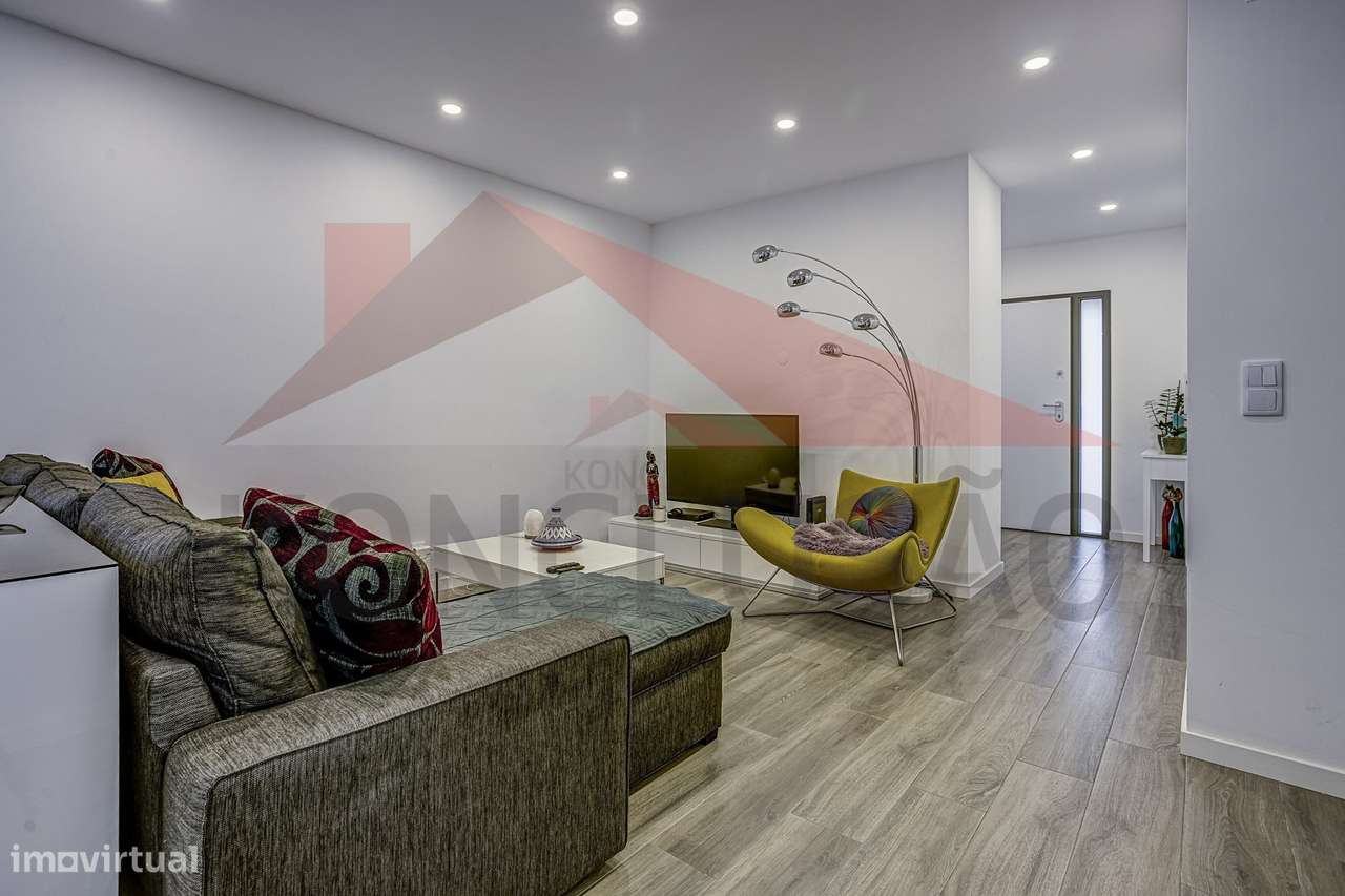 Moradia T4 de arquitetura moderna, estado de nova.-7