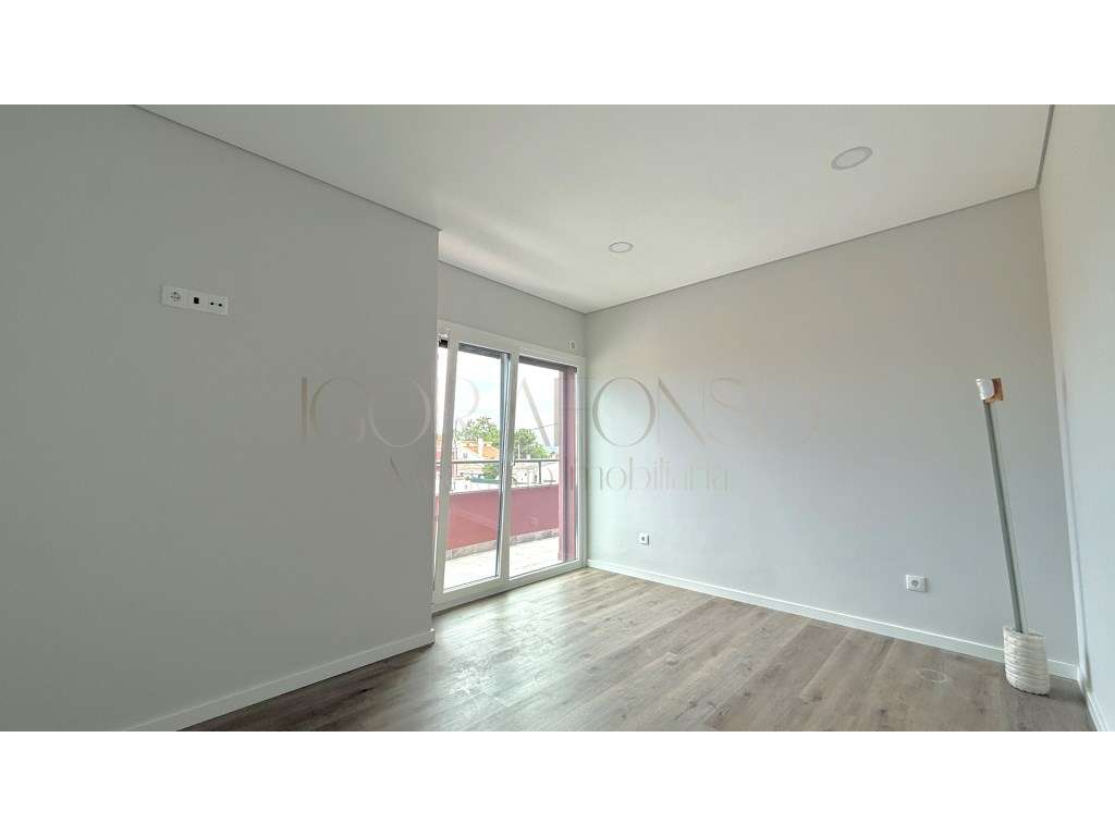 Excelente Apartamento T2 localizado na Zona Central de Azeitão-28