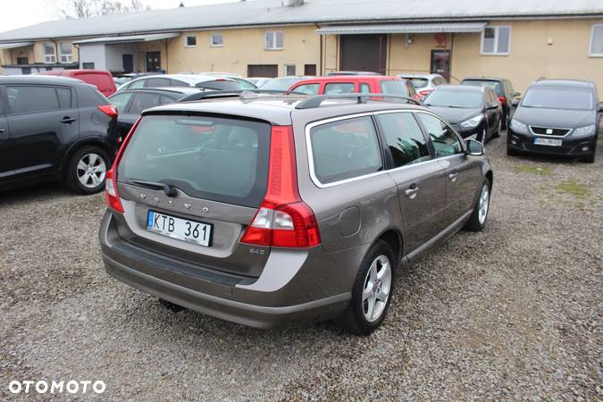 Volvo V70 2.4D Momentum - 4