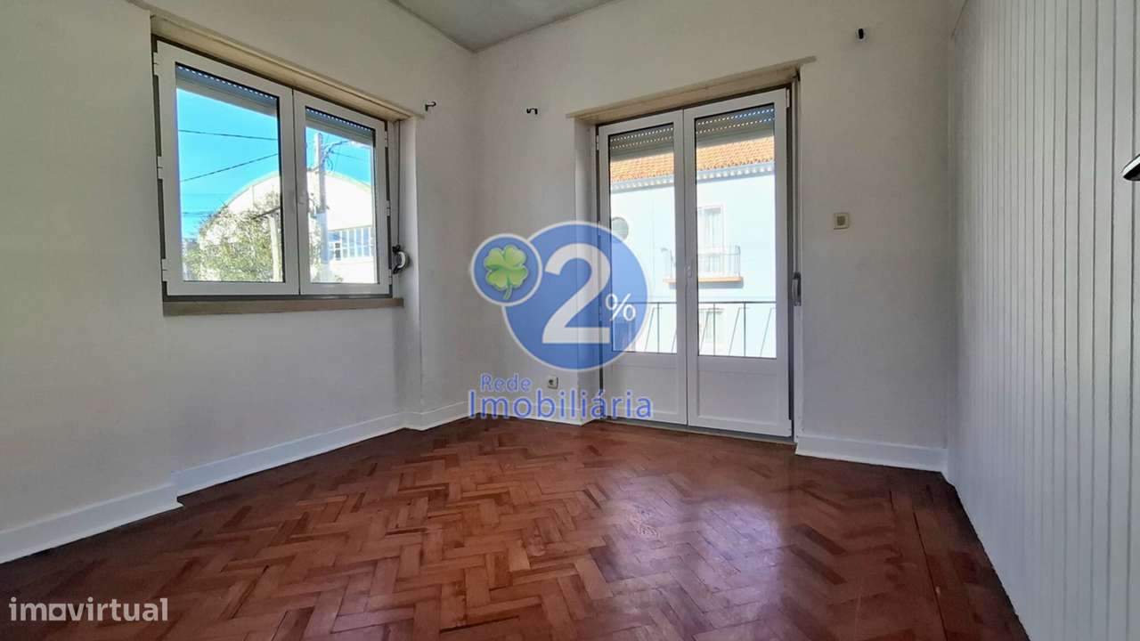 Apartamento T5 Duplex com Logradouro - Pousos-17