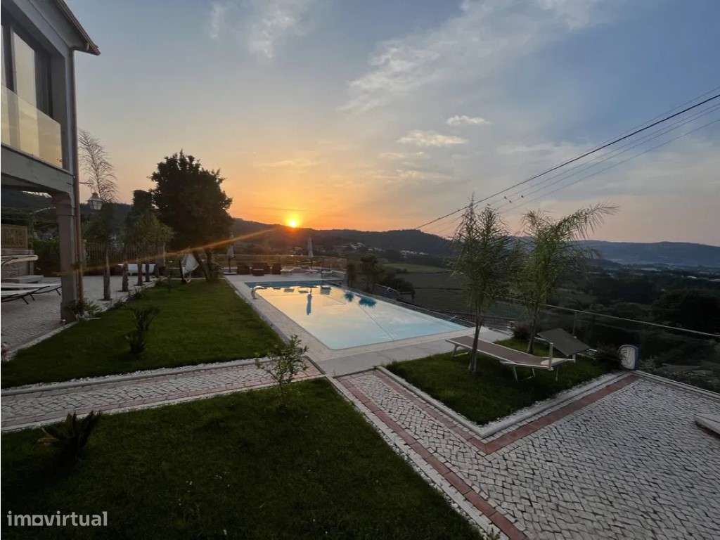 Moradia T5 com piscina em Braga-2