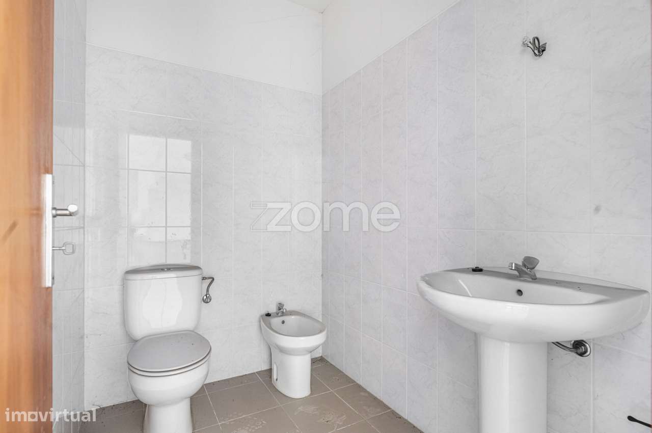 Loja de Comércio, em Braga (São Vicente)-6