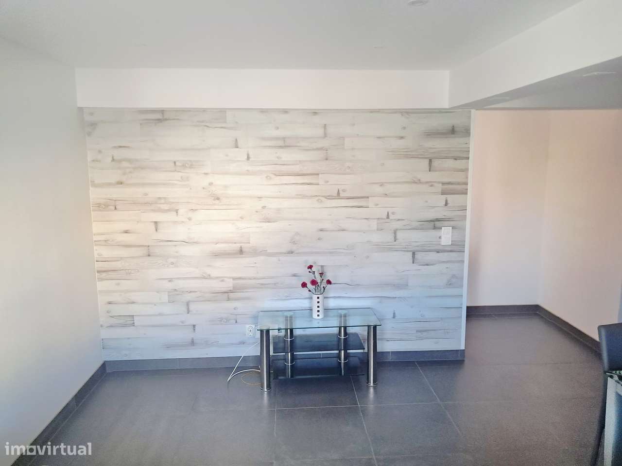 Moderno Apartamento c/ boa área , varanda e arrecadação-5