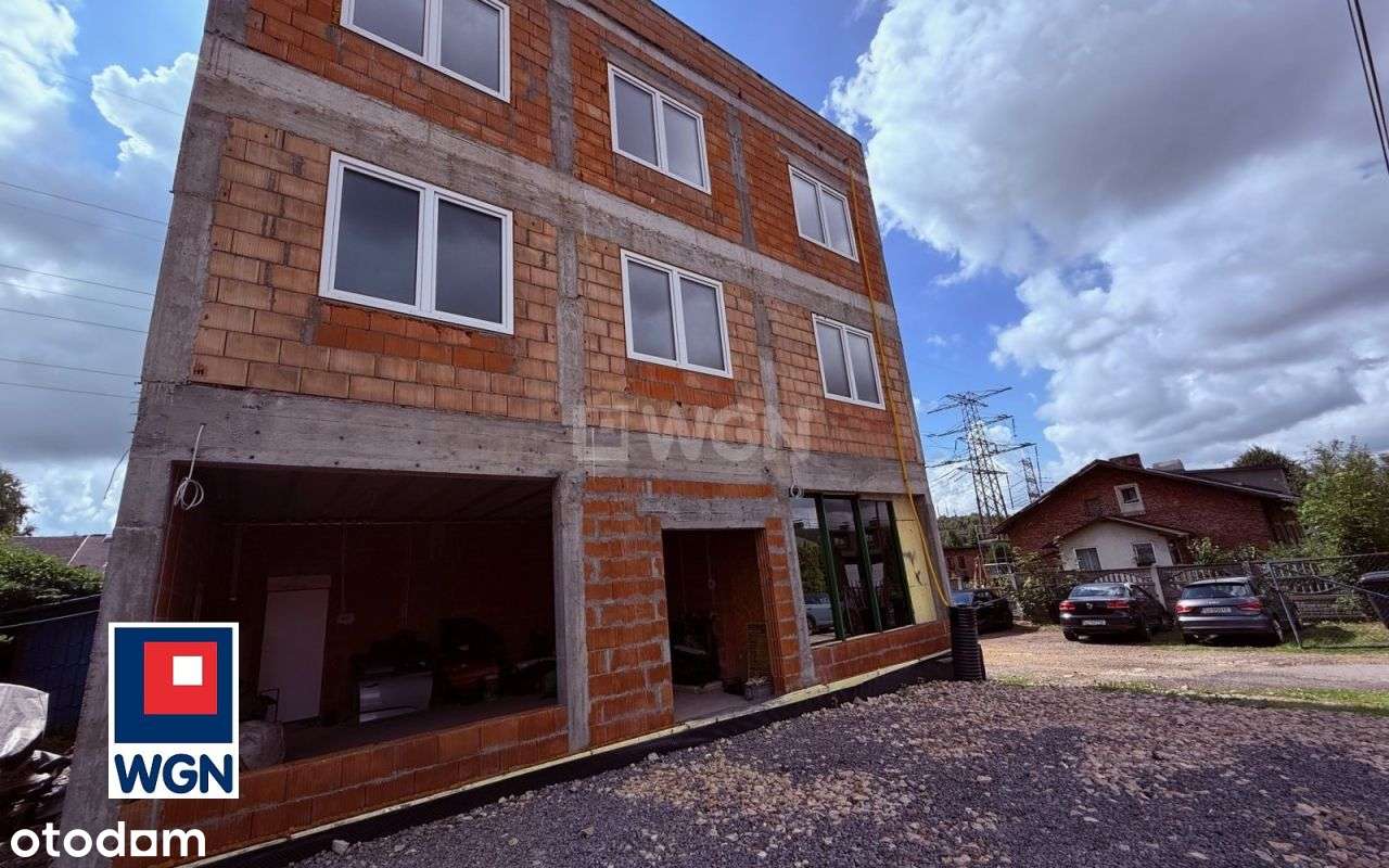 Budynek handlowo-usługowy z częścią mieszkalną sta-11