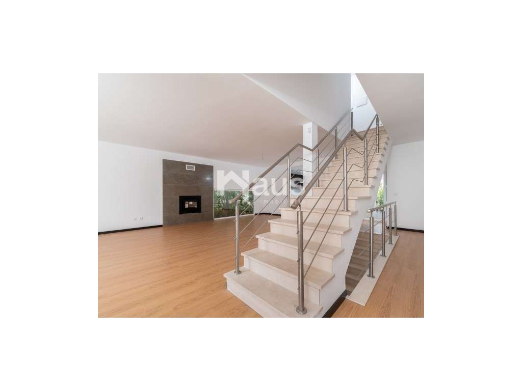 Moradia Geminada T3+1 com cave e logradouro - Grande imagem: 4/36