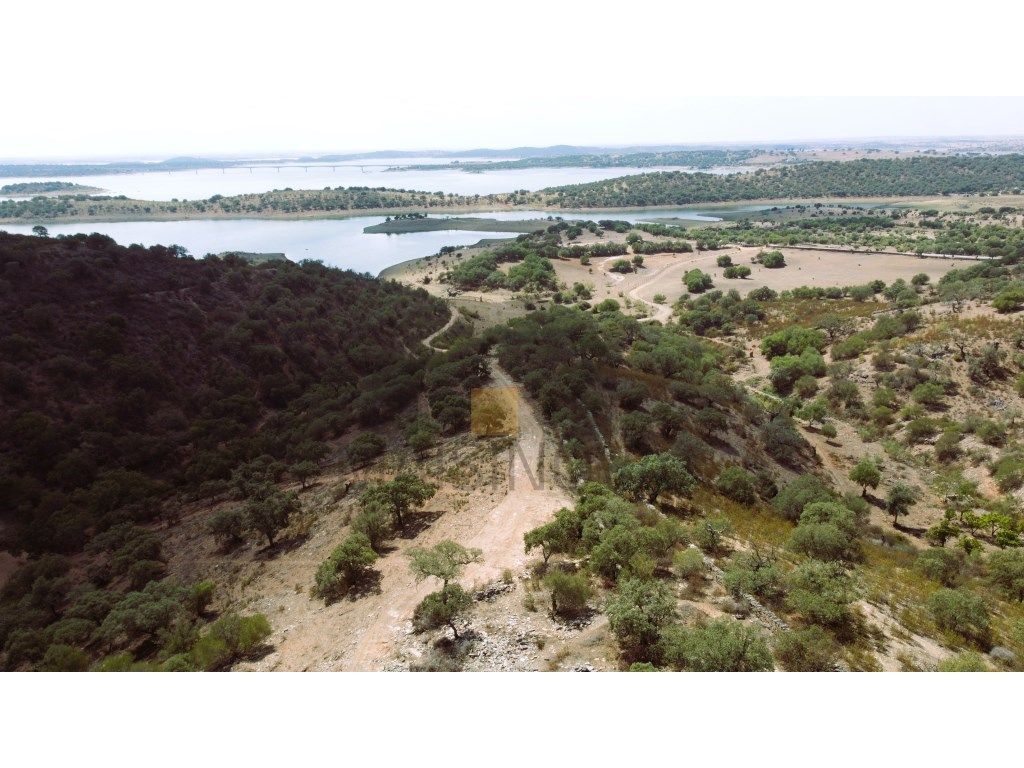 Terreno de 7ha com Ruinas de 283m2 e acesso ao logo de Al...