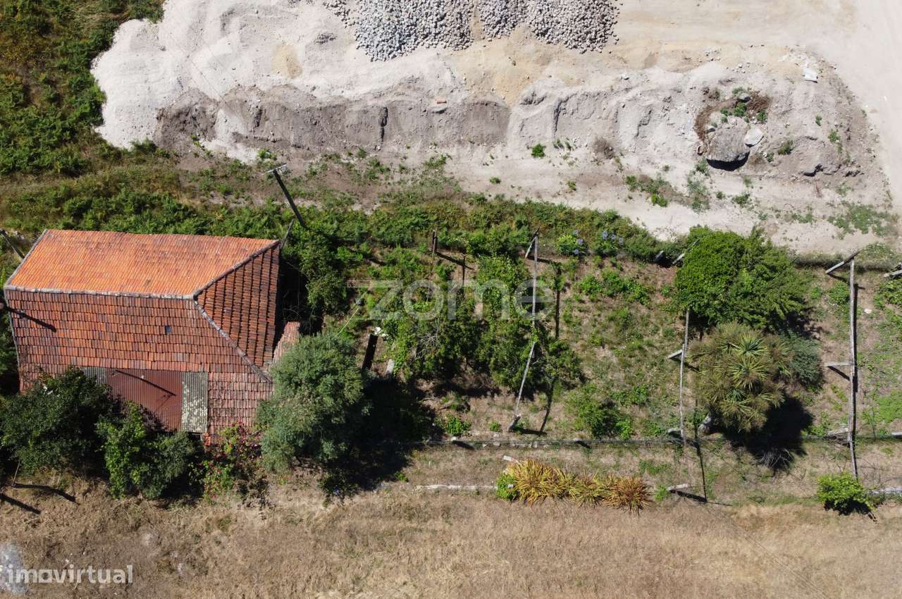 Quintinha Com Casa E Terreno Para Recuperar Penafiel Porto