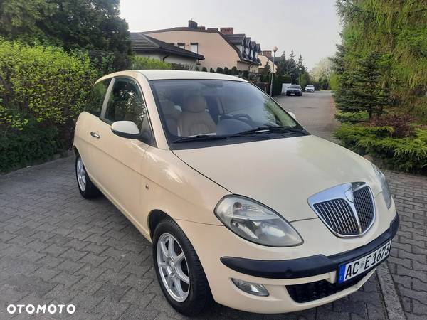 Lancia Ypsilon 1.4 16V Platino (4 os.) - 17