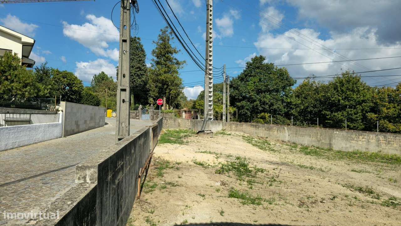 Moradia para recuperação + terreno com 1089m2 com viabilidade de const-9