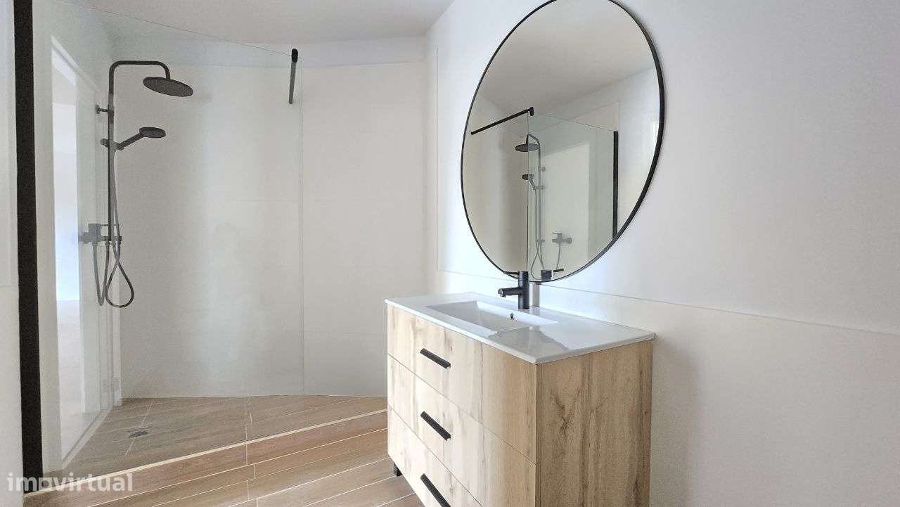 T2 c/ Arrumo de 94m² + Garagem | Última Fração | Potencial Bi-Familiar-10