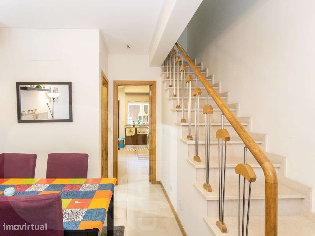 Moradia T3 Duplex com Suite e Espaço Exterior - Quinta do Conde - Grande imagem: 5/13