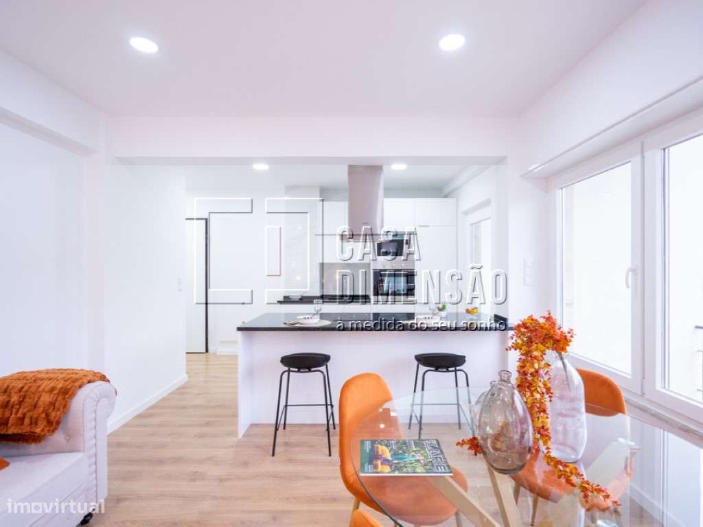 Apartamento de tipologia T3 com varanda, mobilado e equipado em Ben...-7