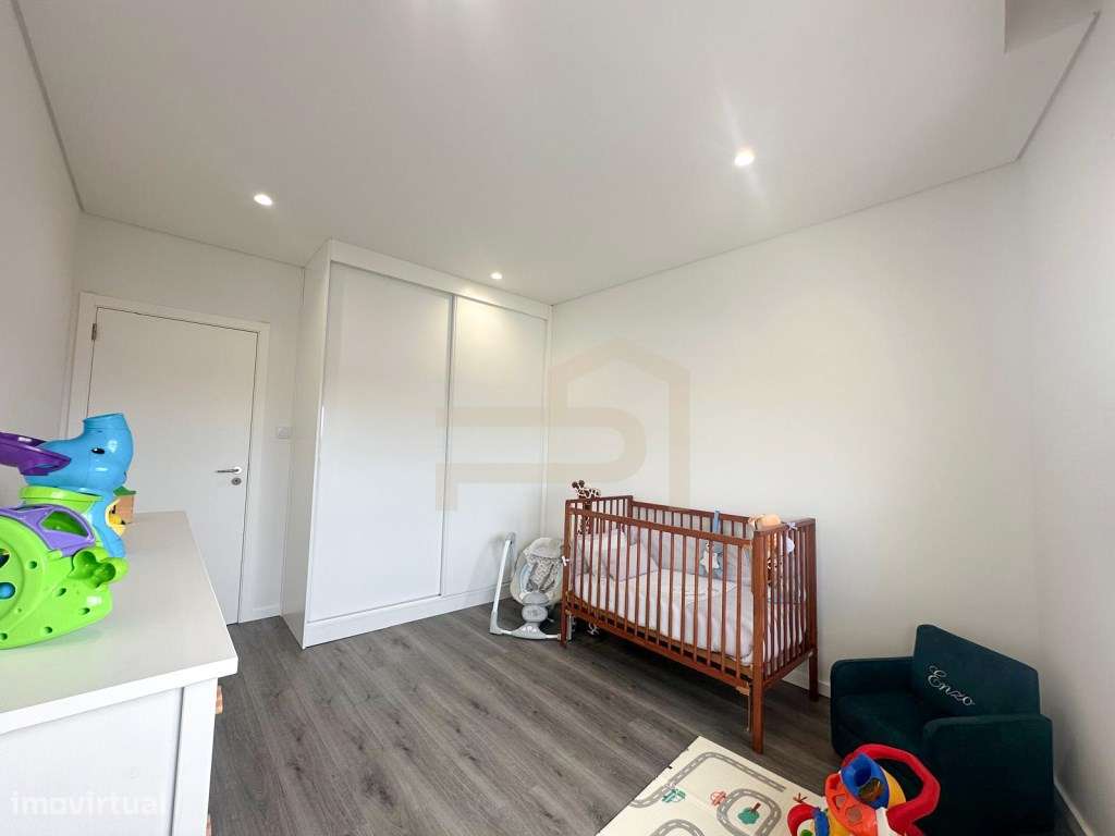 Vende-se T2+1 Renovado em Rio Tinto.-13