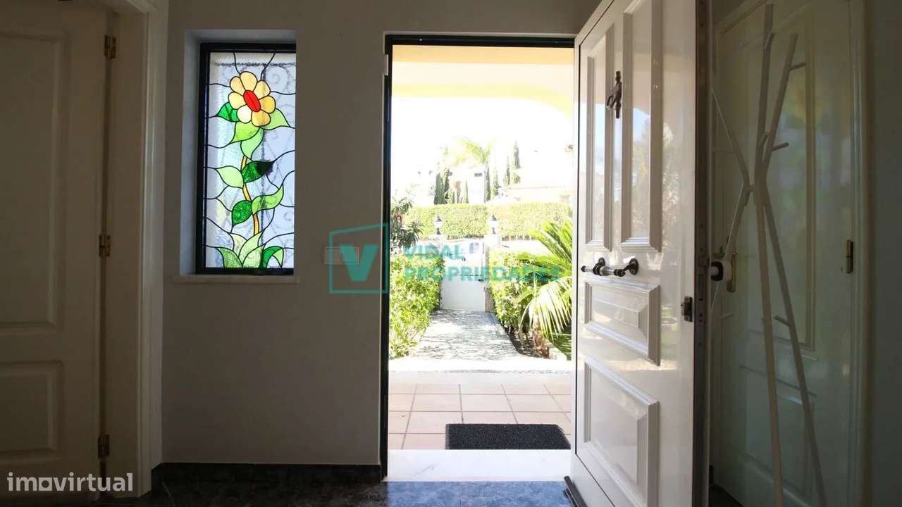 Moradia T7 com piscina e garagem em Loulé-38