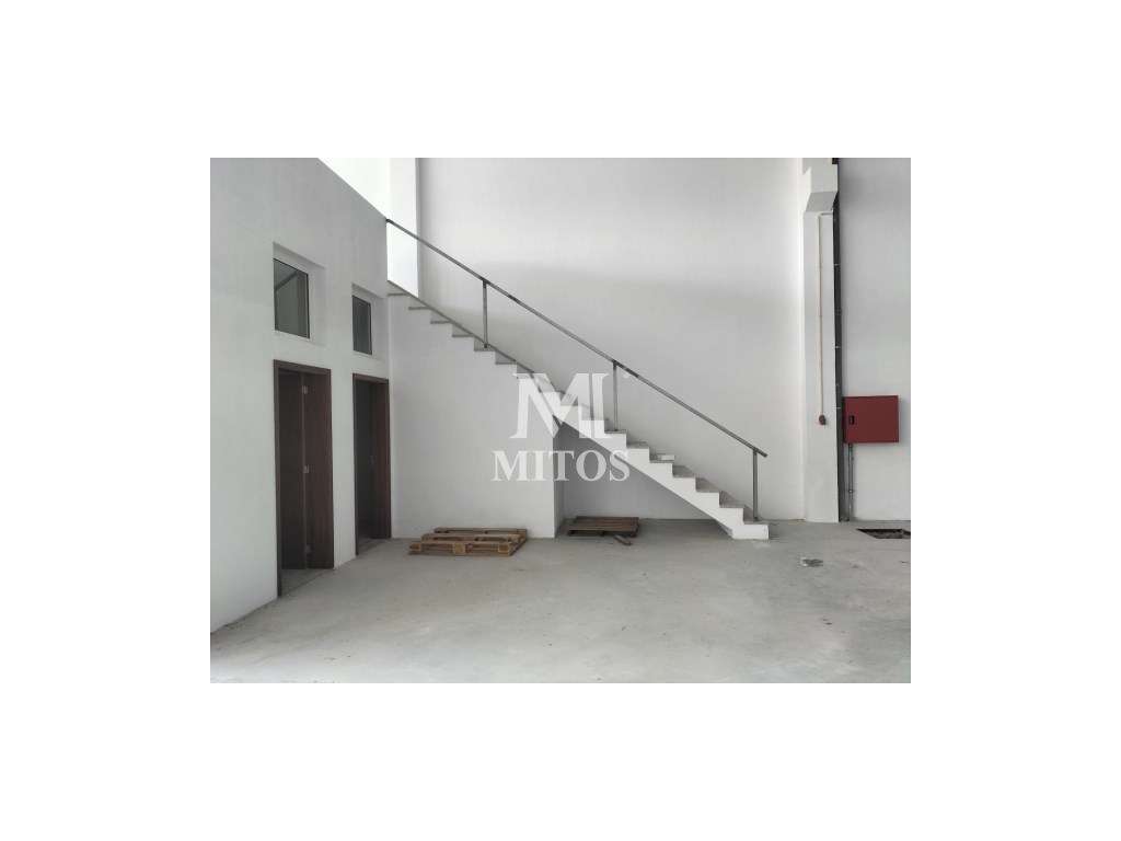 Armazém industrial para arrendamento em Fragoso - Grande imagem: 4/11