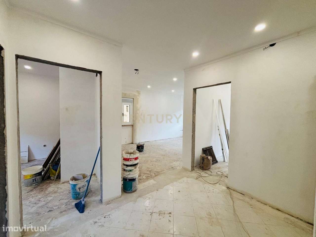 Apartamento T2 em Remodelação | Localização Excelente – União das Freg - Grande imagem: 4/13