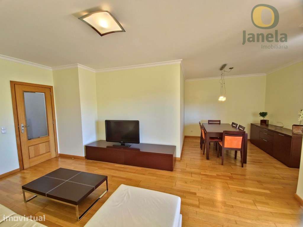 T2 grande com muita luz, duas varandas e boa localização em Faro-13