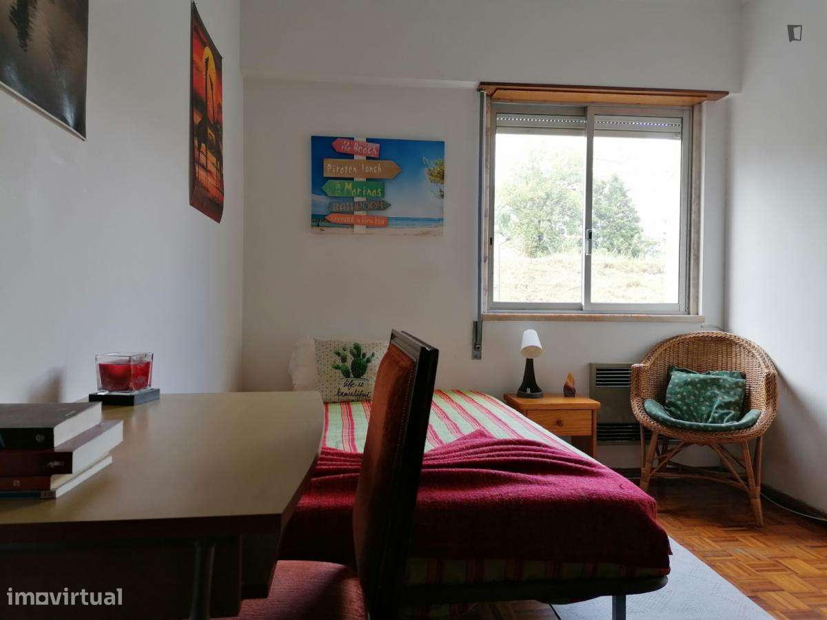 Quarto - localizado em Benfica Lisbon - Grande imagem: 5/10