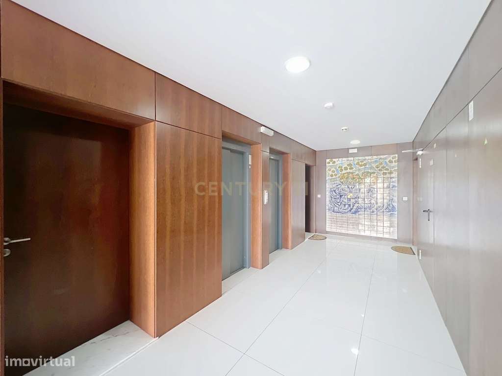 Excelente T2 com Bons Acabamentos e Acesso Rápido ao Centro Ponta Delg - Grande imagem: 5/43