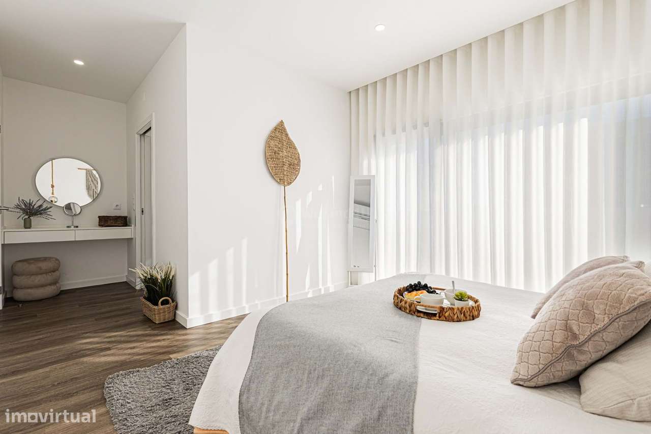 Moradia Térrea T3 c/piscina, lote de 474m² - Única na Caparica-25