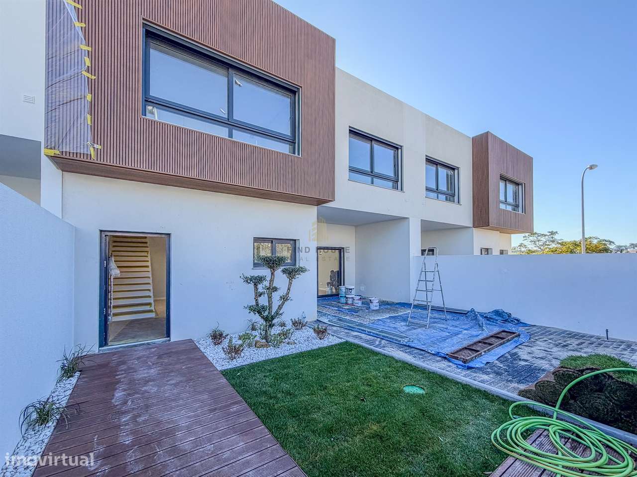 Vende-se Moradia T4 com jardim em Albarraque-6